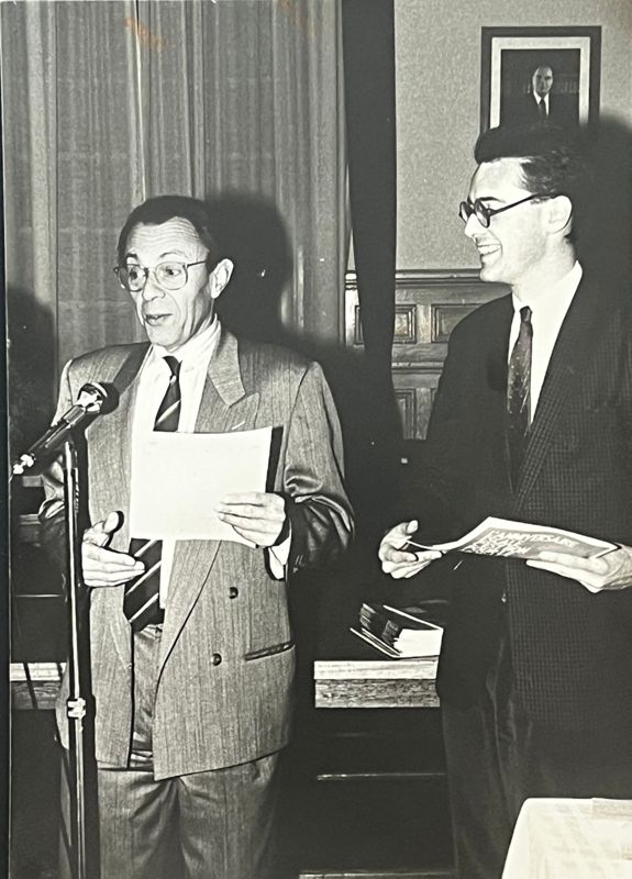Gilles Cheyrouze à droite de Michel Rocard au festival de café-théâtre de Conflans le 7 mars 1988